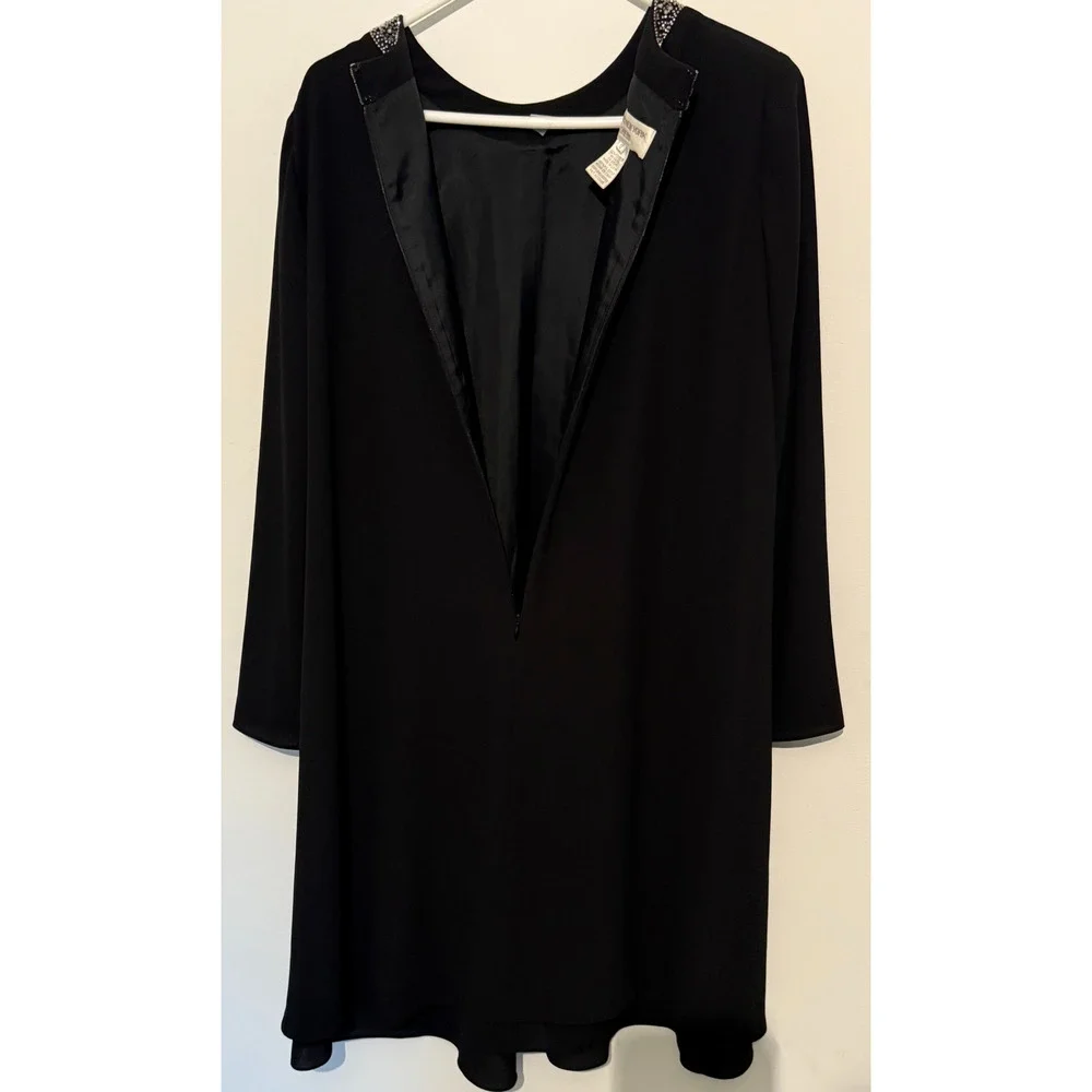 Jones New York Dress Size 12 Black Cape Swing Dress Shoulder Pads Beaded Neck - Picture 8 of 11